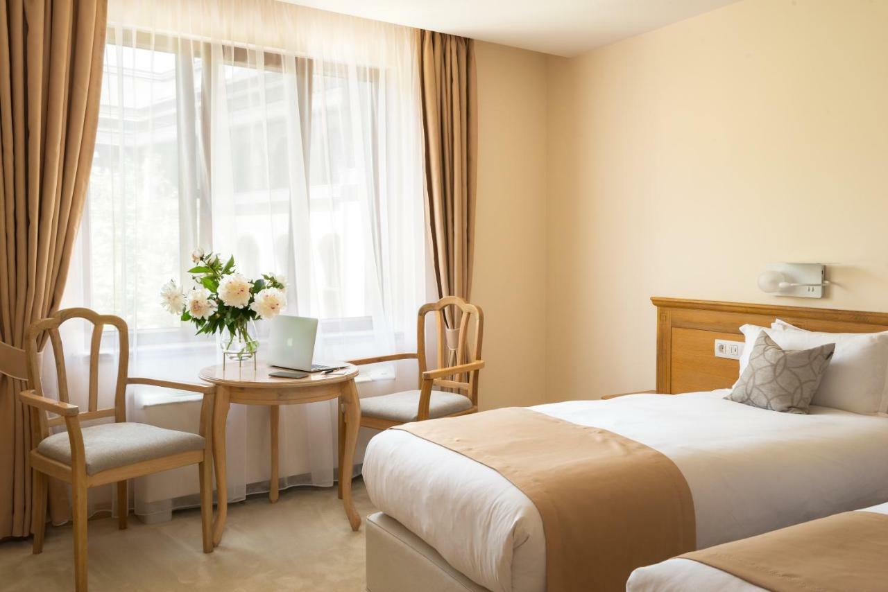 Family Hotel Anna Ruse Ngoại thất bức ảnh